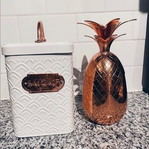 Sugar bin with matching pineapple decor